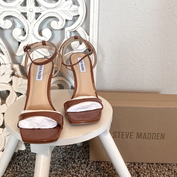 Lange Sandal Heel in cognac brown
STEVE MADDEN size 8 women BRAND NEW in box ✨ - Picture 4 of 10